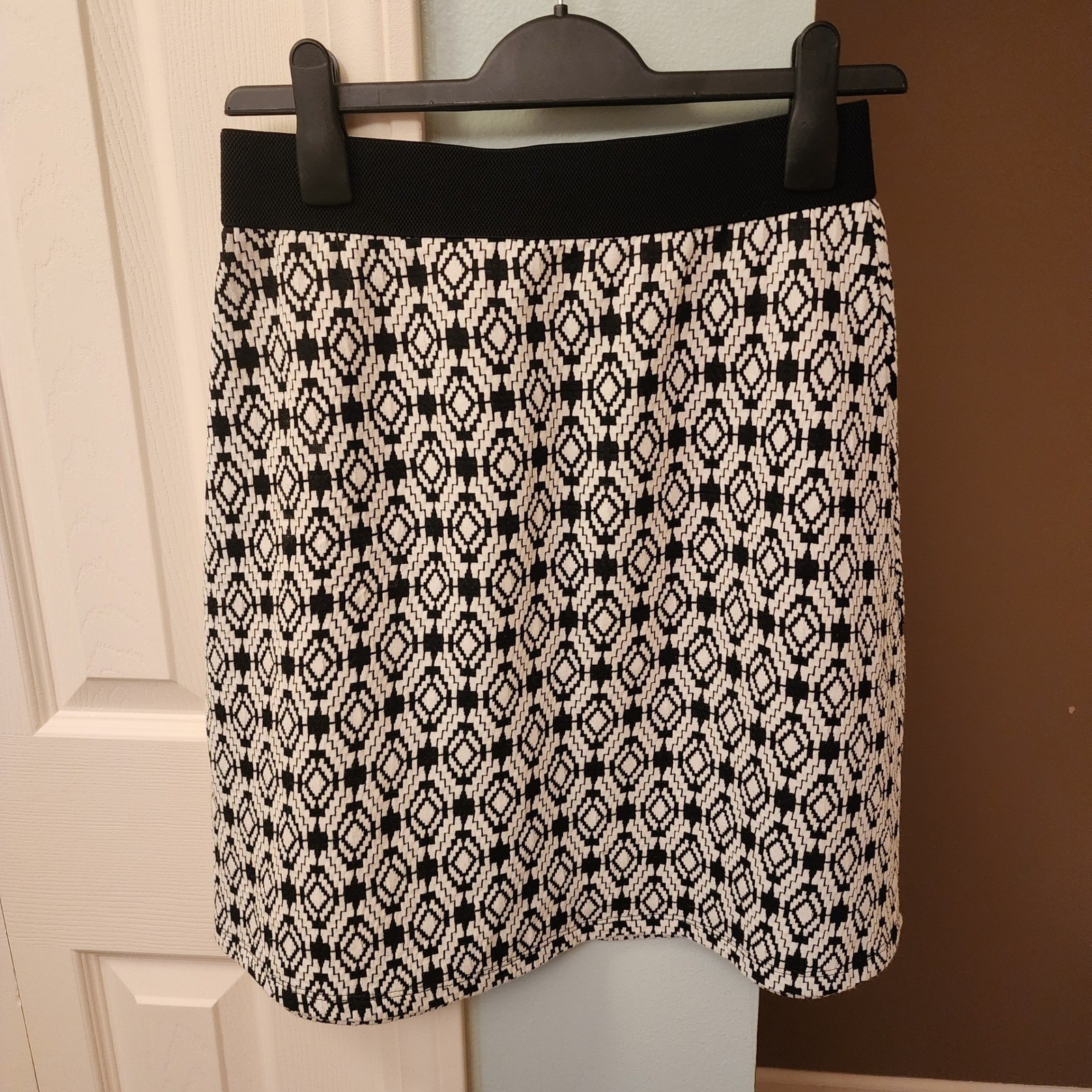 Women Black White Geometric Print A-Line Skirt Elastic Waist Knee Length Casual